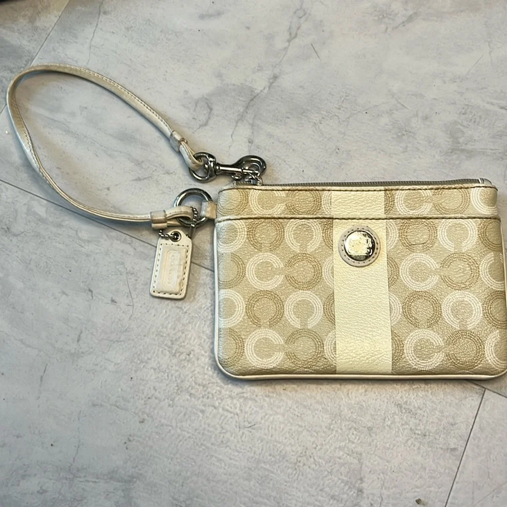 Coach vintage beautiful